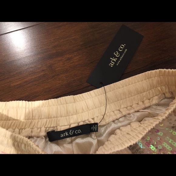 Nude shorts with embellished details - Picture 2 of 4